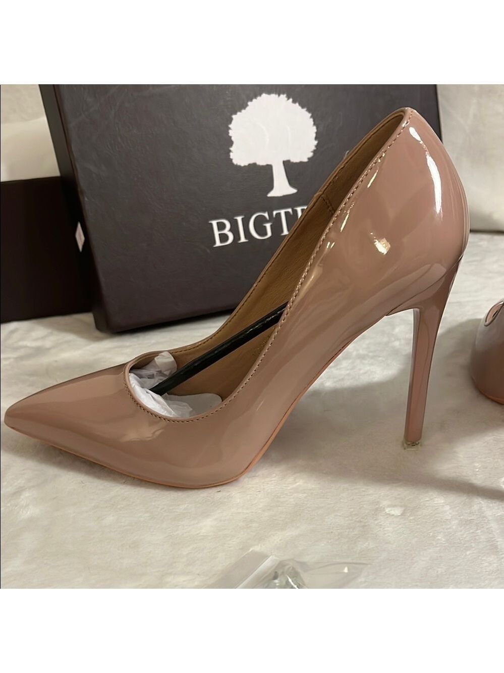 NWOT Blush Stiletto Heels with Glossy Finish and Pointed Toe - Picture 4 of 8
